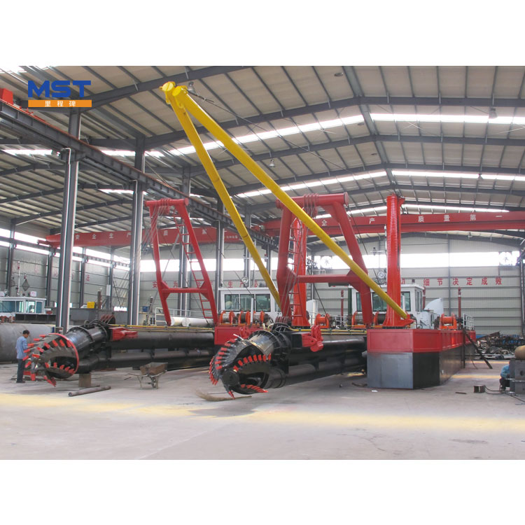 Cycle of repair and maintenance of a cutter suction dredger