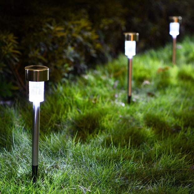 Features and characteristics of solar pathway lights