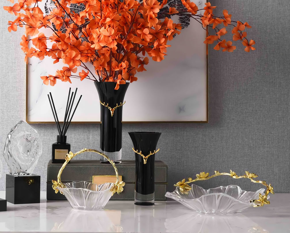 Here are some key points about decorative trays